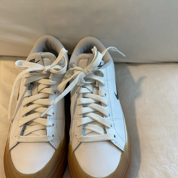 Nike White and Gum Sole Sneakers - Picture 2 of 6